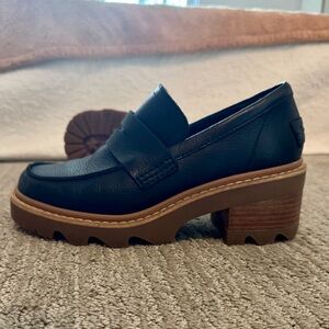 Sorel Joan Now City Loafer, size 7.5, black leather with tan lug rubber soles.